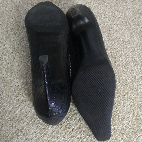 Prada Black Embossed Leather Pump - Picture 2 of 6